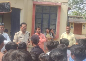 थाना प्रभारी बहोरीबंद निरीक्षक सुरेंद्र शर्मा द्वारा संकुल सिहुडी बाकल तथा कूड़ा के माध्यमिक विद्यालय के करीब 125 छात्र-छात्राओं को थाना भवन बहोरीबंद का भ्रमण कराकर