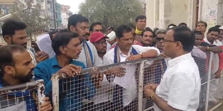 *जय भीम सेना ने जिले के दलित समुदायों के लोगों को पुलिस प्रशासन द्वारा न्याय नहीं मिलने के कारण राष्ट्रपति एवं राज्यपाल महोदय एवं पुलिस अधीक्षक को ज्ञापन सौंपकर न्याय दिलाने की मांग की*