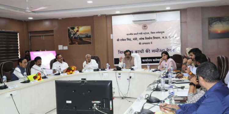 आबकारी अधिकारी अवैध शराब की बिक्री पर प्रभावी कार्रवाई करना सुनिश्चित करें: नर्मदापुरम प्रभारी मंत्री राकेश सिंह