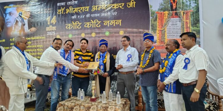 पूर्व हॉकी कप्तान अशोक ध्यानचंद के मुख्य आतिथ्य में बाबा साहेब अम्बेडकर जयंती एसपीएम में मनाई गई….