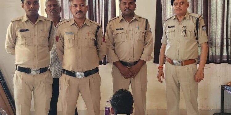 लाखों रूपये का गबन करने वाले आरोपी शिवम शर्मा को गिरफ्तार