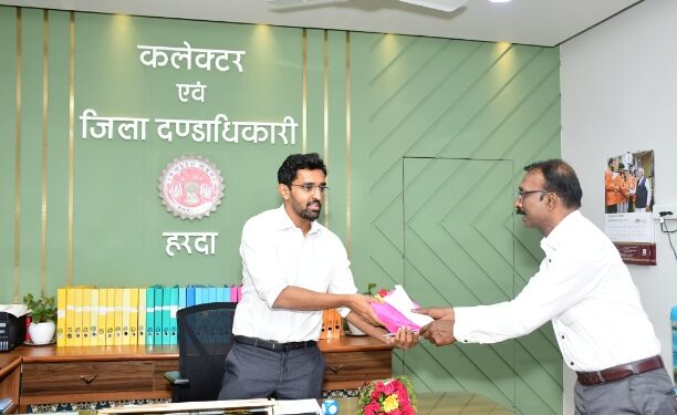 नवागत कलेक्टर श्री जैन ने पदभार ग्रहण किया*