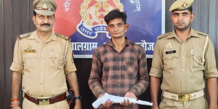 *थाना तालग्राम पुलिस द्वारा एक अदद अवैध तमंचा 315 बोर व 01 अदद जिन्दा कारतूस 315 बोर के साथ एक अभियुक्त को गिरफ्तार कर भेजा गया जेल।*