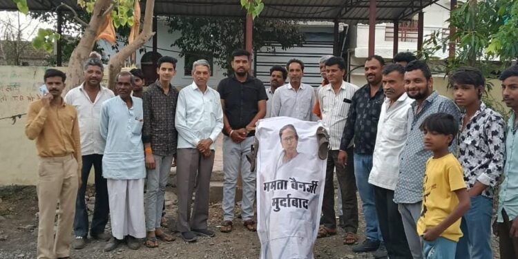 *ग्राम रोसला में ममता बनर्जी का पुतला दहन,हिंदू समाज ने जताया आक्रोश*