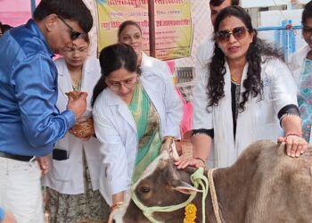*पशुपालन एवं डेयरी विभाग छिन्दवाड़ा व प्रांतीय राजपत्रित पशु चिकित्सा संघ छिन्दवाड़ा के संयुक्त तत्वाधान में विश्व पशु चिकित्सा दिवस के उपलक्ष्य में किया गया शिविर का आयोजन*  *शिविर में 600 पशुओं का किया गया उपचार एवं टीकाकरण*