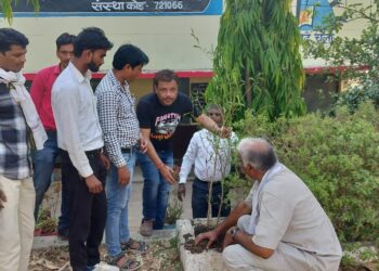 जल संवर्धन अभियान के अंतर्गत शा.कन्या शाला प्रांगण में पौधारोपण हुआ