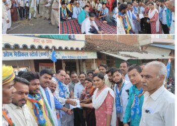 ब्लॉक कांग्रेस कमेटी के कार्यकर्ताओं ने बस स्टैंड पर किया धरना प्रदर्शन  सौरभ शर्मा की जमानत रद्द करते हुए केंद्रीय जांच एजेंसी से कराई जाए जांच