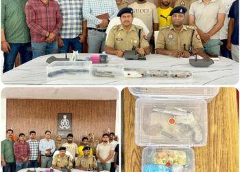 *साधू का भेष बनाकर भोले भाले लोगों से तन्त्र विद्या का दिखावा कर उनसे रूपये ठगने वाले अर्न्तजनपदीय गिरोह के 02 सदस्य गिरफ्तार, घटना से सम्बन्धित 35 हजार रूपये व 02 अदद तमंचा 315 बोर, 02 अदद कारतूस 315 बोर एवं घटना में प्रयुक्त होन्डा सिटी कार बरामद।*