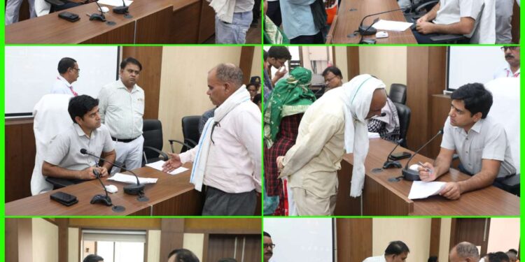 कलेक्टर श्री यादव ने जनसुनवाई में सुनी 131 आवेदकों की समस्याएं, अधिकारियों को दिए निराकरण के निर्देश ग्राम पंचायत, तहसील और विकासखंड स्तर पर भी हुई जनसुनवाई