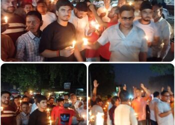 पहलगाम में आतंकी हमले को लेकर निकाला कैंडल मार्च