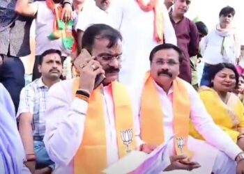 पानी के लिए परेशान थे लोग, शिकायत मिली तो बीजेपी प्रदेश अध्यक्ष बी डी शर्मा ने मौके से ही PHE अधिकारी को लगा दिया फोन । सुनिए पूरा संवाद ।