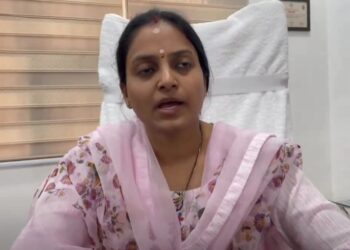  8 अधिकारी-कर्मचारी निलंबित  FIR दर्ज, विभागीय कार्रवाई के आदेश  शमी की बहन की सास से 8.68 लाख की वसूली ग्राम प्रधान गुले आयशा के खाते सीज