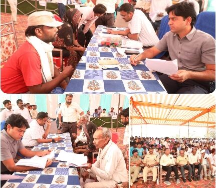 *कलेक्टर श्री यादव ने सिहुडी पहुंच कर, ग्रामीणों की सुन रहे समस्याएं*