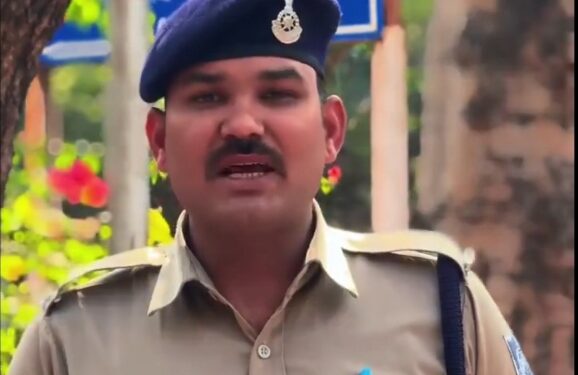 चार घंटे में करोड़पति बनने का सपना ना देखें अपनी मेहनत पर भरोसा रखें।   👉 सावधान रहें, सतर्क रहें, जागरूक रहें  👉साइबर अपराध की शिकायत करें 1930 पर