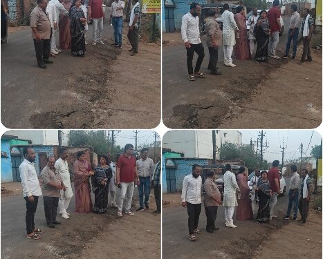 *निर्माणाधीन सड़क कार्य की शिकायत पर महापौर ने किया मौका निरीक्षण*  *कार्य में सुधार कर कमियों को तत्काल दूर करने उपयंत्री ओर ठेकेदार को दिए निर्देश*  *इमलिया चौराहे से बाबा नारायण शाह गेट तक बन रही 2.3 किलोमीटर की सड़क*