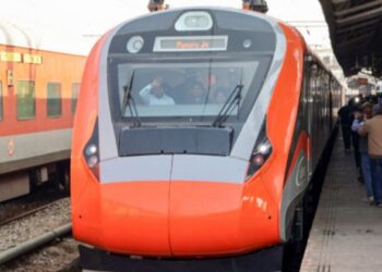 श्रीनगर जाने वालों को कटरा में बदलनी होगी वंदे भारत