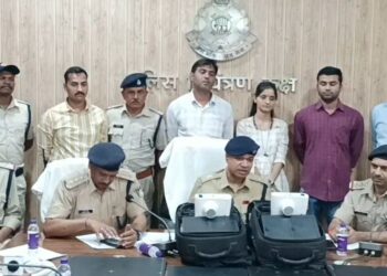 *42 लाख रूपये की दो एक्स रे मशीन की चोरी करने वाला शातिर चोर को पुलिस ने मरीज का भेष बनाकर आरोपी किया गिरफ्तार*,