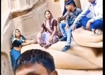 ग्वालियर  जैन तीर्थंकर प्रतिमाओं पर रील बनाने वालों पर FIR, जैन मूर्तियों पर आपत्तिजनक रील, समाज में आक्रोश।