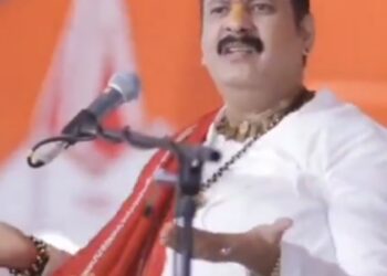 पंडित प्रदीप मिश्रा ने पहलगाम हमले पर जताई नाराजगी, कहा- हिंदुओं को धर्म पूछकर मारा गया, वक्फ संशोधन पर विपक्षी सांसदों को घेरा, बोले- घर में शास्त्र हो या न हो, शस्त्र जरूर होना चाहिए