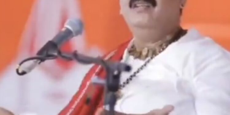 पंडित प्रदीप मिश्रा ने पहलगाम हमले पर जताई नाराजगी, कहा- हिंदुओं को धर्म पूछकर मारा गया, वक्फ संशोधन पर विपक्षी सांसदों को घेरा, बोले- घर में शास्त्र हो या न हो, शस्त्र जरूर होना चाहिए