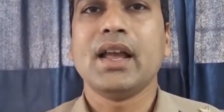 साइबर फ्रॉड ये PhonePe जैसा दिखने वाला App है जो वास्तविक PhonePe की तरह ही पेमेंट Show करता है, लेकिन वास्तव में पेमेंट होता नहीं देखे VIDEO