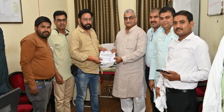 वित्तीय वर्ष 2025-26 संपत्तिकर जमा कर वरिष्ठ पार्षदों द्वारा नागरिकों को दी प्रेरणा