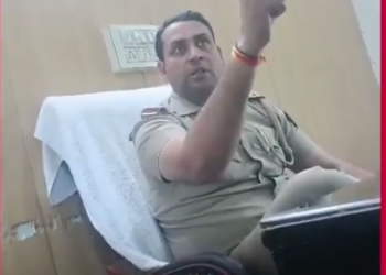 चौकी इंचार्ज का वीडियो सोशल मीडिया पर वायरल, महिला के साथ अभद्र भाषा,बदसलूकी करते आ रहे नजर