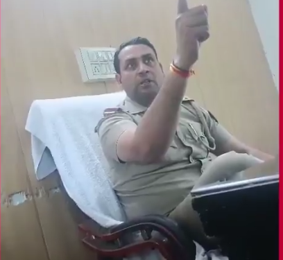 चौकी इंचार्ज का वीडियो सोशल मीडिया पर वायरल, महिला के साथ अभद्र भाषा,बदसलूकी करते आ रहे नजर