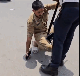 सिपाही का नशे में धुत वीडियो वायरल, हाथ में रायफल लेकर सड़क पर लड़खड़ाता नजर आया