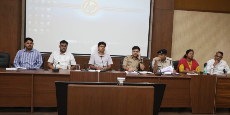 नागरिक सुरक्षा एवं आपदा प्रबंधन की तैयारियों की कलेक्टर एवं एसपी ने की समीक्षा