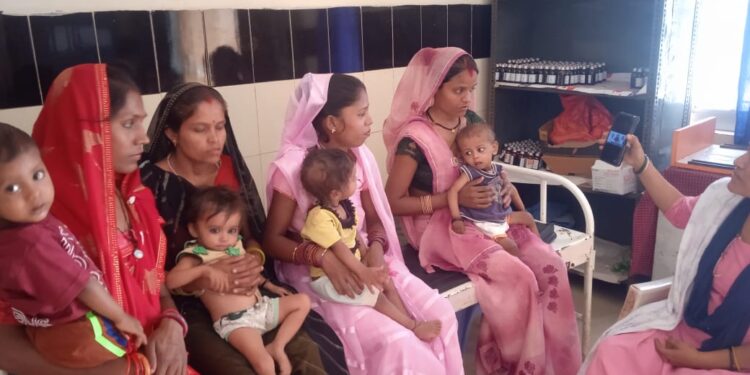 मुख्यमंत्री ने कटनी जिले के 2.43 लाख से अधिक लाड़ली बहनों के खातों में अंतरित की 29.62 करोड़ रुपये से अधिक की राशि  1 लाख से अधिक हितग्राहियों के खातों में पहुंची 6.34 करोड़ रुपये की पेंशन योजनाओं की राशि  प्रधानमंत्री उज्ज्वला योजना के 60 हजार 734 हितग्राहियों को 61 लाख 71 हजार 204 रुपये की  राशि भीअंतरित की  जनप्रतिनिधि ,अधिकारी एवं हितग्राहियों की मौजूदगी में जिले में आयोजित हुआ कार्यक्रम