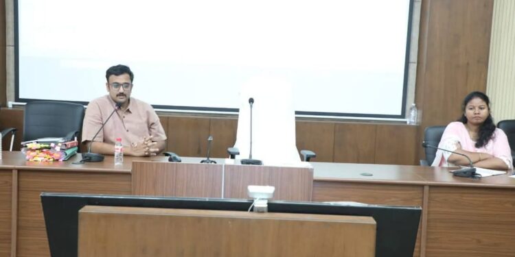 🔳समग्र ई-केवाईसी कार्य में लाये तेजी  🔳जिला पंचायत सीईओ ने समय-सीमा बैठक में की लोकसुनवाई सह जनसंवाद में प्राप्त आवेदनों की समीक्षा