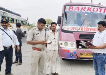 चालक द्वारा नशे की हालत में यात्री बस संचालित किए जाने पर 01 बस जप्त – आरटीओ   14 यात्री बसों से रू. 51500/- जुर्माना राशि वसूल