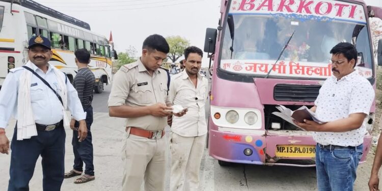 चालक द्वारा नशे की हालत में यात्री बस संचालित किए जाने पर 01 बस जप्त – आरटीओ 14 यात्री बसों से रू. 51500/- जुर्माना राशि वसूल