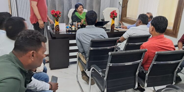 *महापौर श्रीमती सूरी नें स्वास्थ्य विभाग के कार्यों की, की समीक्षा* *वर्षा ऋतु के दौरान जलप्लावन की समस्या से निपटने सभी आवश्यक इंतजाम पूर्ण करने अधिकारियों को दिए निर्देश*