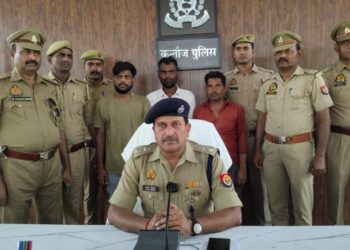 *थाना ठठिया पुलिस द्वारा परिजनों द्वारा अपनी पुत्री को गला घोटकर, जलाकर की गयी हत्या (ऑनर किलिंग) की घटना का सफल अनावरण करते हुए 03 अभियुक्तगण को किया गया गिरफ्तार ।*