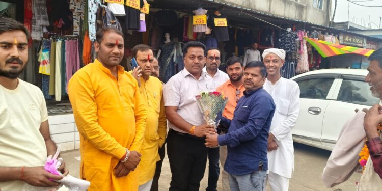 सिलौंडी जागरूकता समिती अध्यक्ष धीरज जैन को भारतीय जनता पार्टी मंडल सिलौडी में सोशल मीडिया प्रभारी पद मिलने की खुशी का माहौल