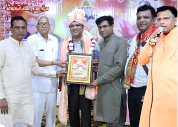 अग्रकेसरी महाकुटुंब अंतरराष्ट्रीय ट्रस्ट ने किया बागपत के विपुल जैन को सम्मानित