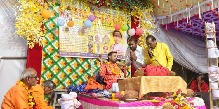 भगवान की बारात में नाचे भक्त