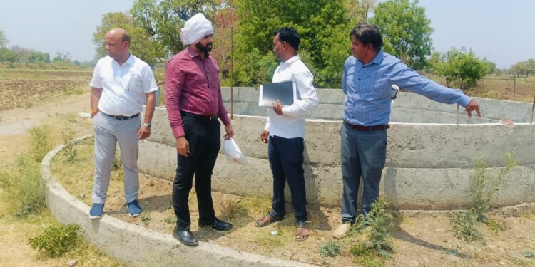 *कूप रिचार्ज पिट निर्माण में खंडवा जिले ने हासिल किया 100 फीसदी का लक्ष्य* *जल गंगा संवर्धन अभियान अंतर्गत मिले लक्ष्य को पूरा करने वाला बना प्रदेश का पहला जिला*