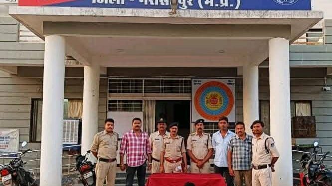 *नरसिंहपुर स्टेशनगंज पुलिस संजय आशीष को बड़ी सफलता, एक पिस्टल व एक जिंदा कारतूस के साथ एक आरोपी गिरफ्तार*