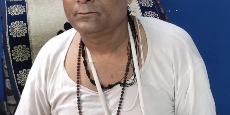 अतिक्रमण की शिकायत करना महंगा पड़ा बुजुर्ग पंडित राधाकृष्ण को,आरोपियों ने मारपीट कर तोडा हाथ,दर्ज हुआ मामला..!