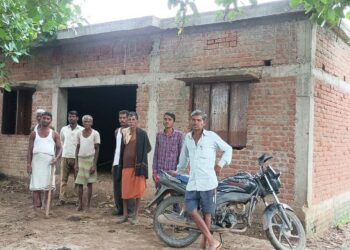 आठ वर्षों अधूरा पड़ा अमकुही का सामुदायिक भवन  ढीमरखेड़ा के हरदी ग्राम पंचायत का मामला,प्लास्टर, खिड़की -दरवाजे के काम है बाकी,अधूरा काम होने से ग्रामीणों को नही मिल रही सुविधा