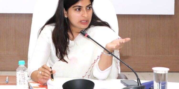कलेक्टर द्वारा लोक सेवा गारंटी अधिनियम के तहत समय सीमा में सेवा प्रदान ना किए जाने पर तहसीलदारों एवं नायब तहसीलदारों पर अर्थदंड अधिरोपित…!