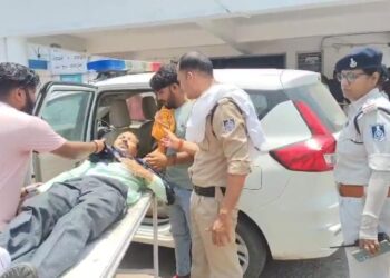 *महिला पुलिस अधिकारी ममता तिवारी ने निभाया मानवता का फर्ज, घायल तड़पते व्यक्ति को समय पर पहुंचाया अस्पताल*