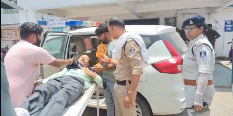 *महिला पुलिस अधिकारी ममता तिवारी ने निभाया मानवता का फर्ज, घायल तड़पते व्यक्ति को समय पर पहुंचाया अस्पताल*