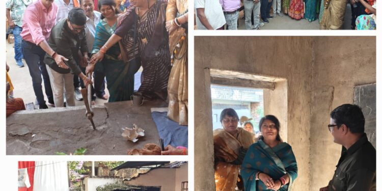 *खजुराहो सांसद श्री शर्मा की विकास निधि से नगर को मिली विकास की एक और सौगात* *अंबेडकर वार्ड स्थित शासकीय प्राथमिक शाला की सुविधाओं में होगा विस्तार* महापौर श्रीमती सूरी एवं निगम जनप्रतिनिधियों की गरिमामयी मौजूदगी में भूमिपूजन कार्यक्रम संपन्न