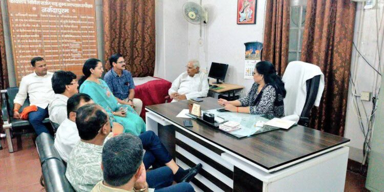 क्षेत्रीय विधायक डॉ.सीतासरन शर्मा ने जिला अस्पताल का किया निरीक्षण,घटना संबंधी ली गहन जानकारी,सड़क दुर्घटना में मृतक युवक की शार्ट पीएम रिपोर्ट में एनिमल बाइट संबंधी निशान नहीं मिले,सीएस ने दी जानकारी…!वीडियो