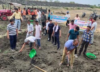 शाजापुर जिले के अकोदिया गांव तालाब पर स्वच्छता श्रमदान किया…!