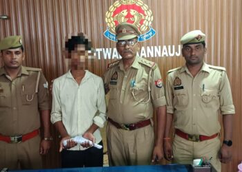 *थाना कोतवाली कन्नौज पुलिस द्वारा 1 बाल अपचारी व 1 नफर अभियुक्त को 2 अदद तमंचा 315 बोर मय 02 जिन्दा कारतूस 315 बोर के साथ किया गिरफ्तार ।*